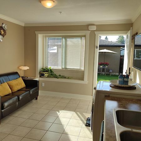 Private Suite W King Bed, Ground Level, Naturally Bright Vancouver Eksteriør bilde
