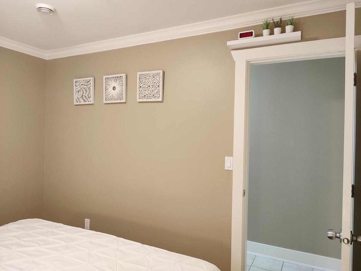 Private Suite W King Bed, Ground Level, Naturally Bright Vancouver Eksteriør bilde