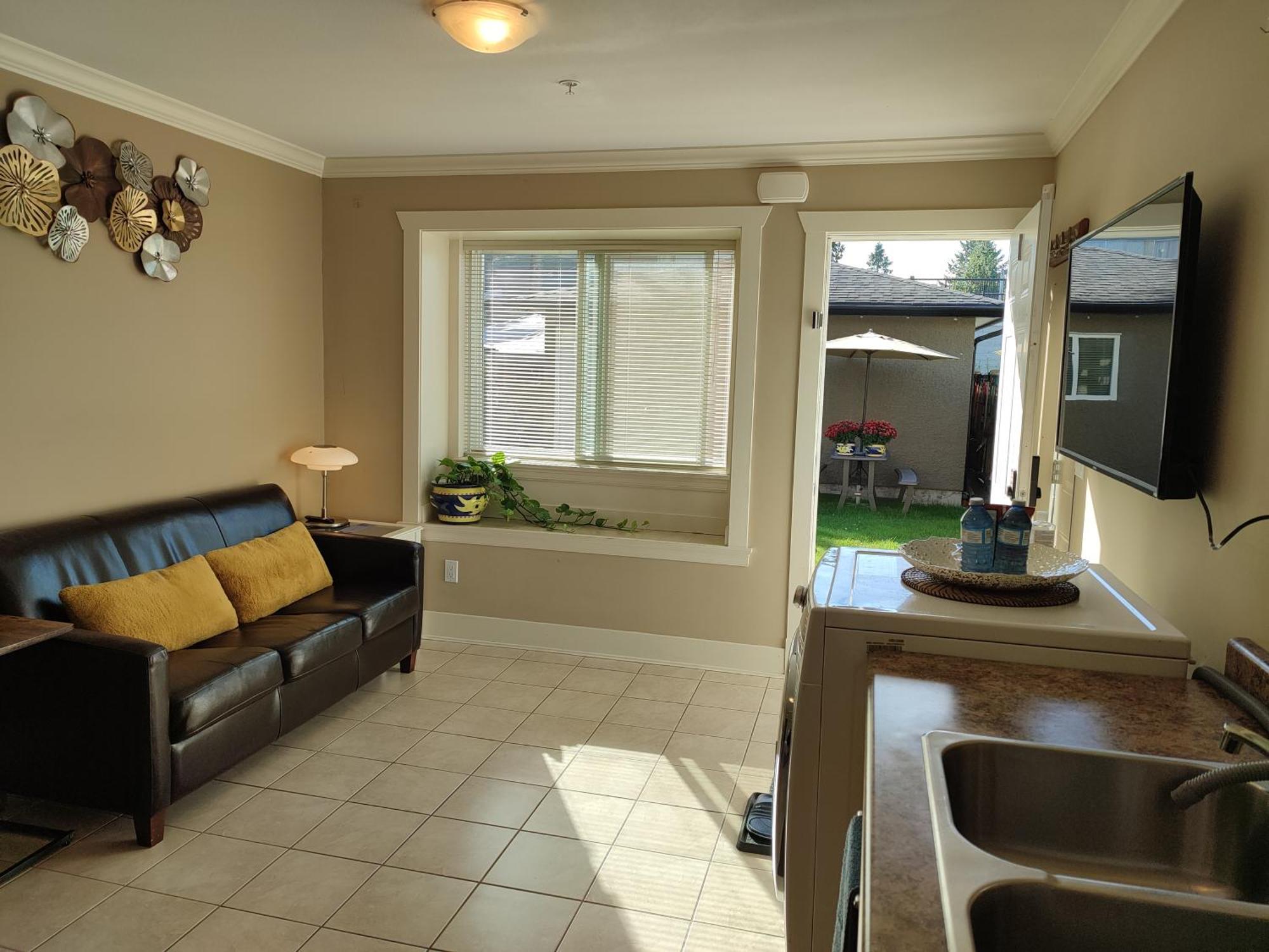Private Suite W King Bed, Ground Level, Naturally Bright Vancouver Eksteriør bilde